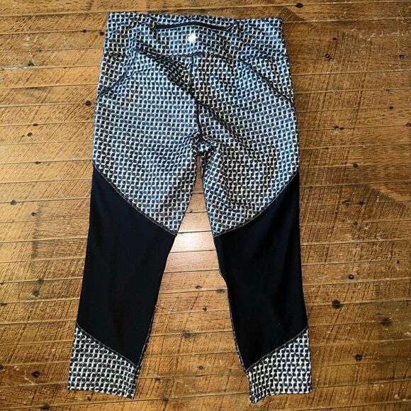 Athleta mesh Contender geometric Athleisure leggings - Picture 4 of 4